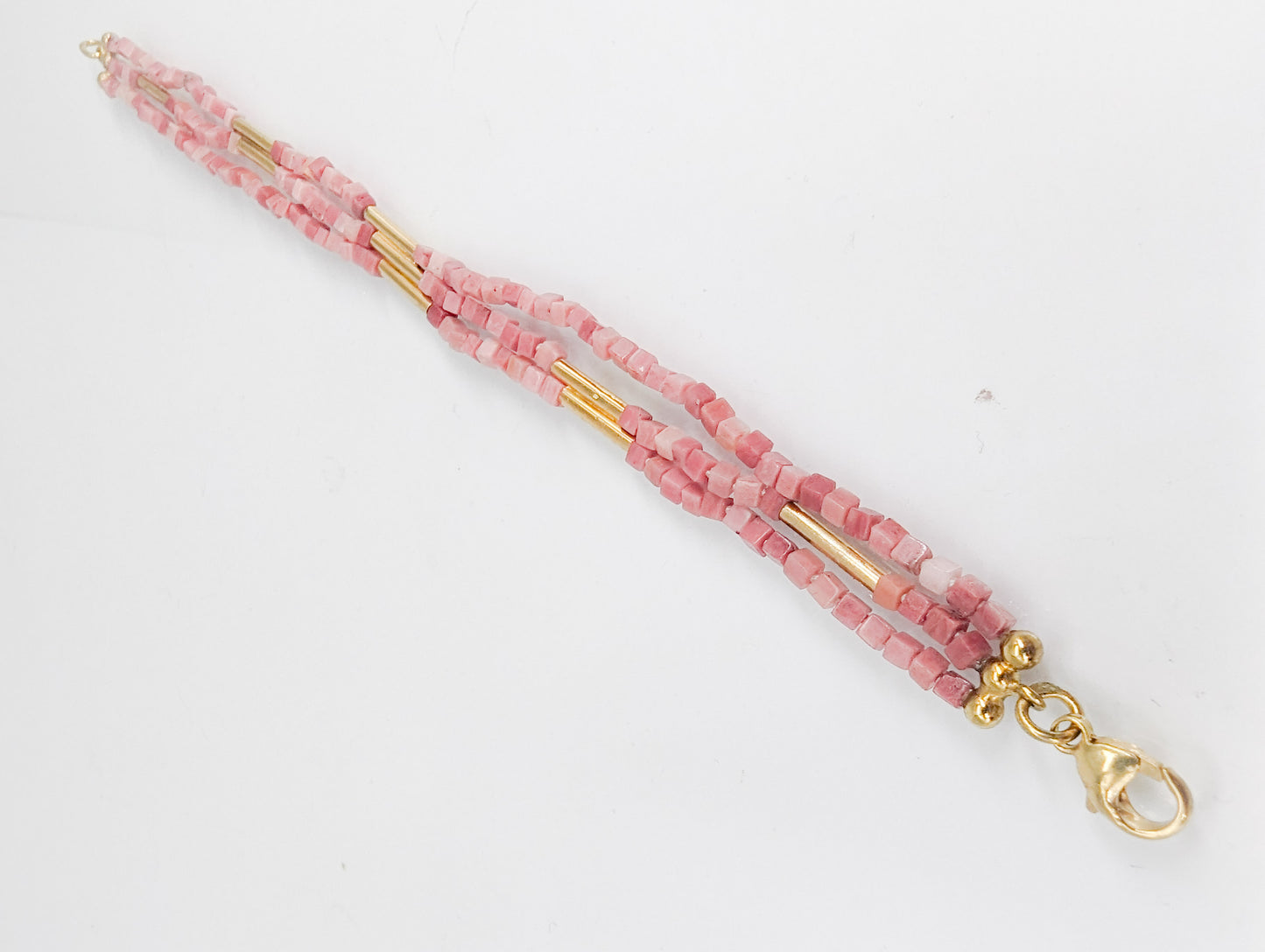 rhodoniet armband met geelgouden accenten