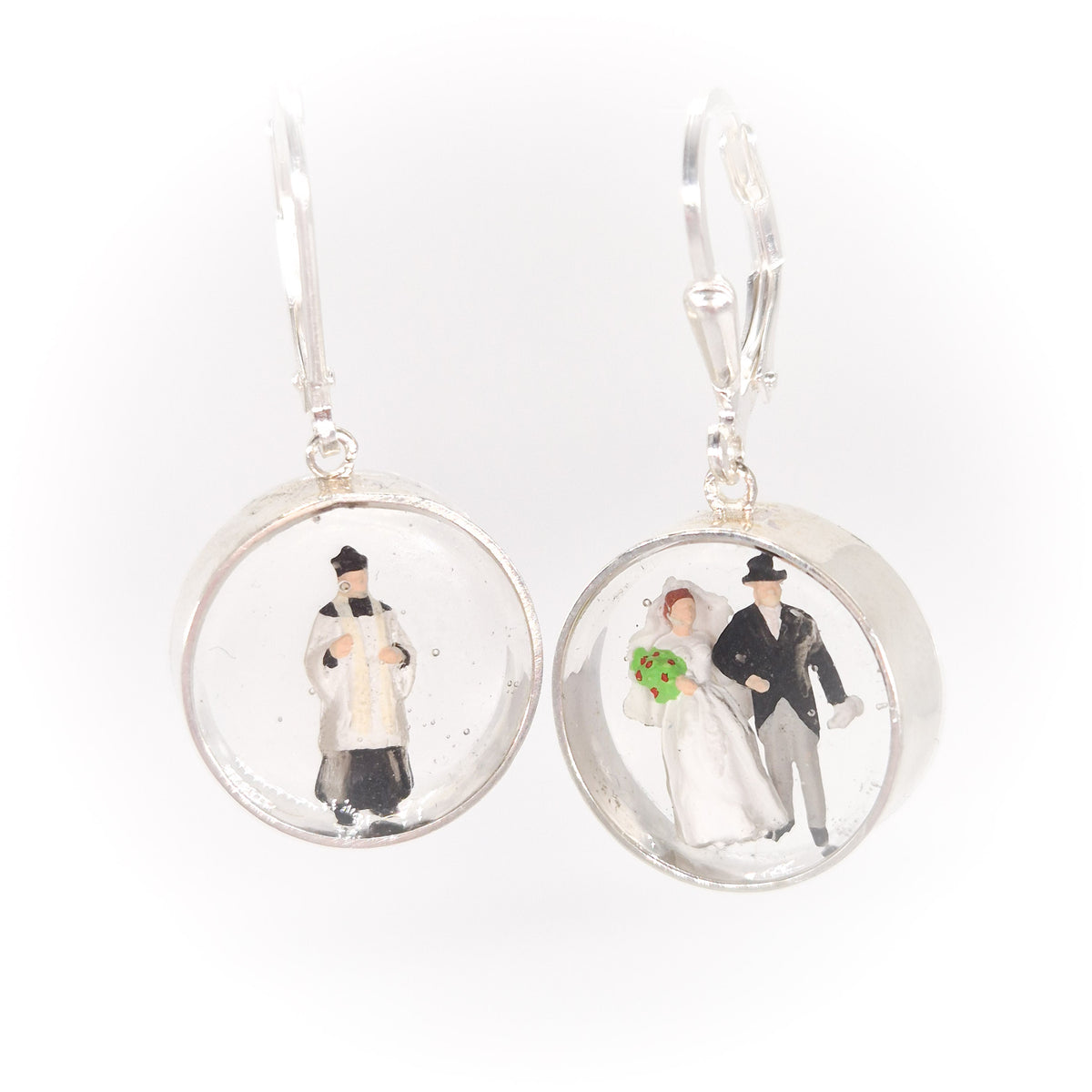 Miniwereldjes - zilver oorbellen met kleurrijke miniaturen