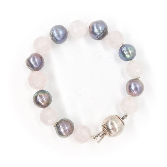 Rozenkwarts met zoetwaterparels armband